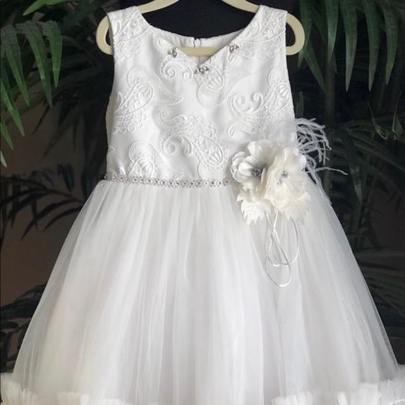 New flower girl dress in off white - Picture 1 of 3